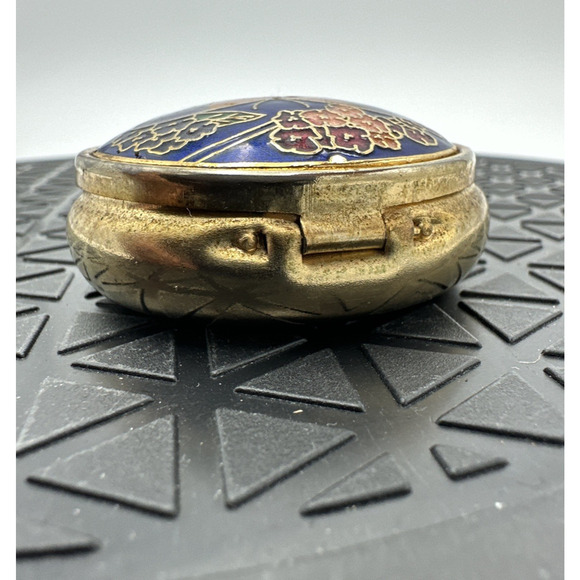Vintage Brass Pill or Trinket Pill Round Box Enamel - Picture 3 of 8